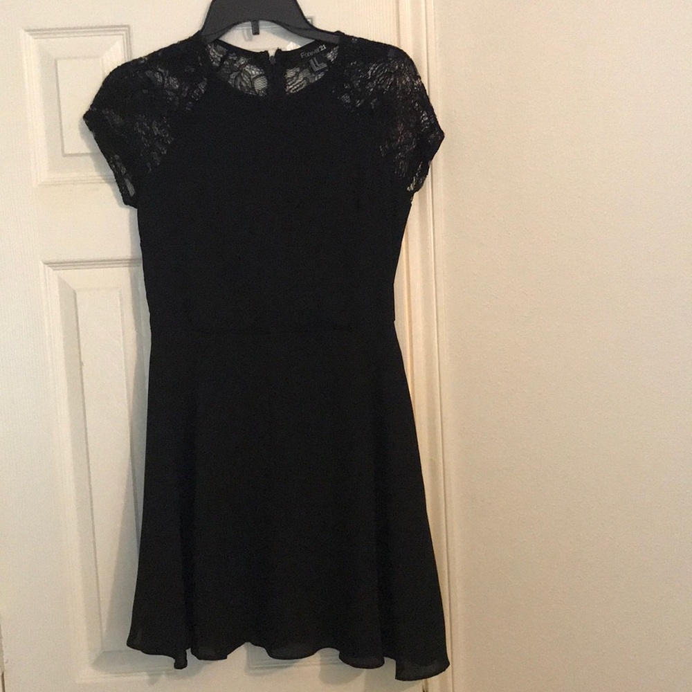 Forever21 Black lace and chiffon short dress